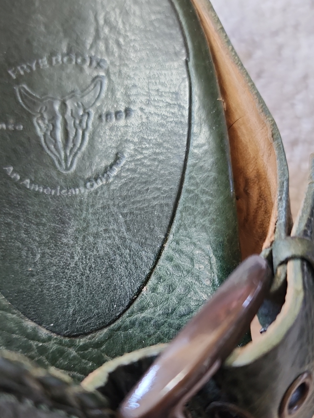 Frye Women’s Green Leather Studded Thong Sandals Size 8 Preowned - Picture 8 of 11